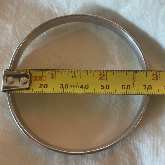 Silver bangle - Picture 2 of 3